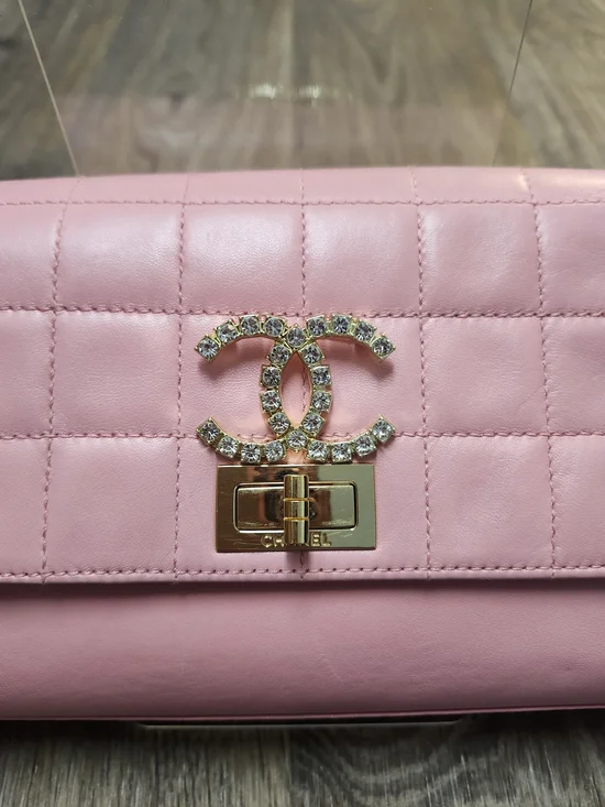 Chanel CC Crystal Brooch | Estate Find | Gold Tone | Made in Italy - Picture 2 of 6